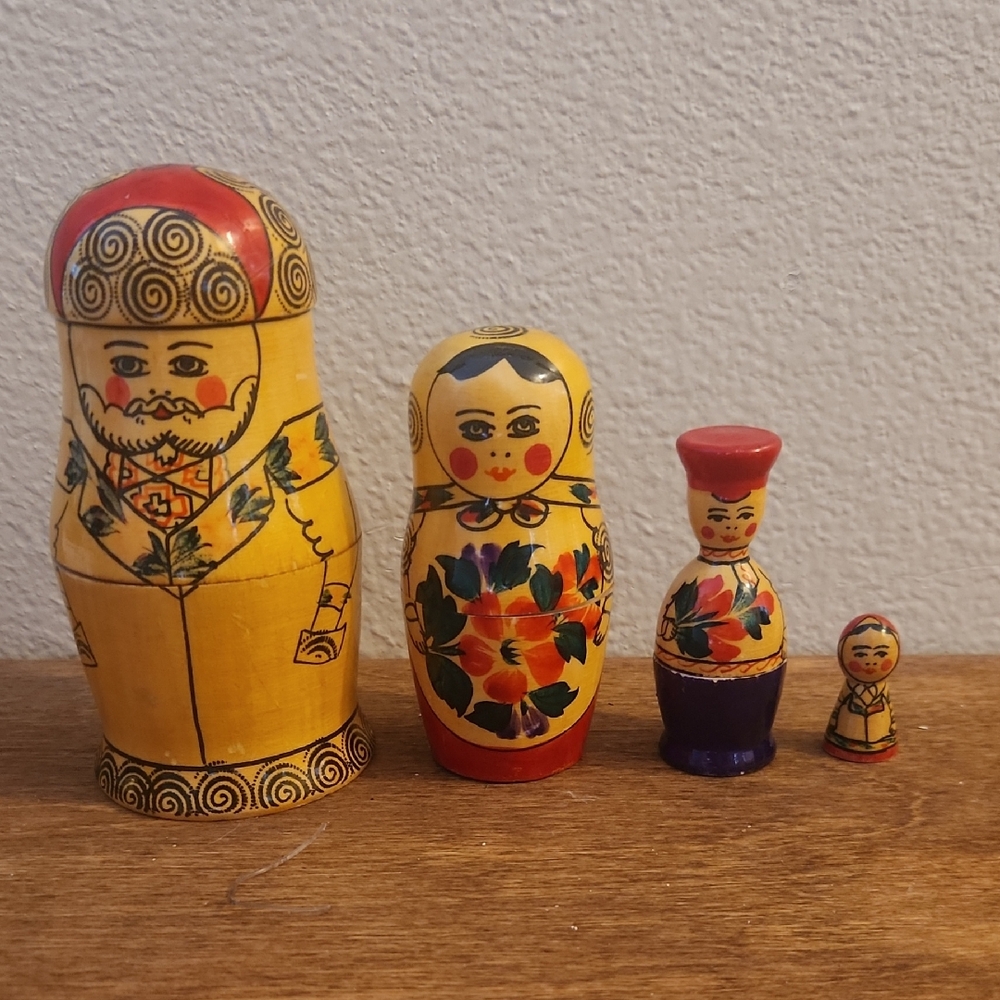 Vintage 80s Russian Nesting Dolls Family Set